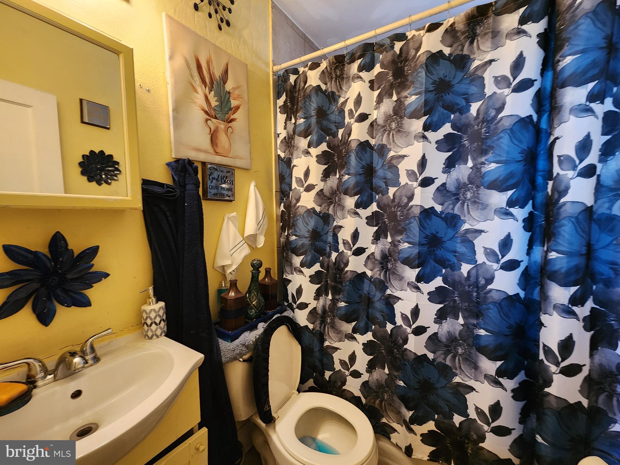 2710 Woodview Road Baltimore, MD 21225 - Photo 11 of 17 a bathroom with a sink and a mirror