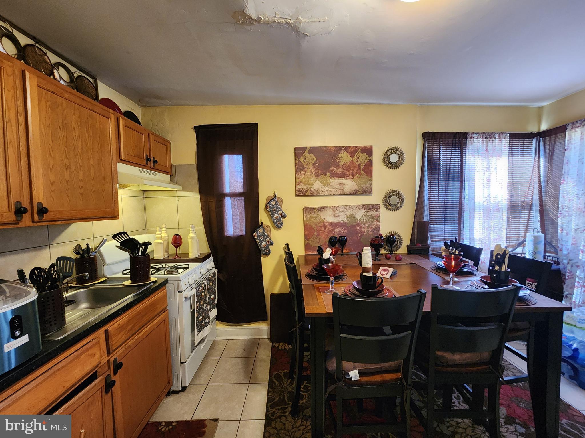2710 Woodview Road Baltimore, MD 21225 - Photo 6 of 17 a group of people sitting in a living room