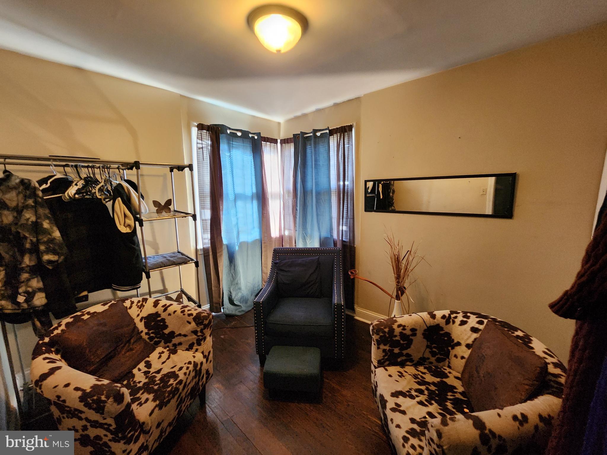 2710 Woodview Road Baltimore, MD 21225 - Photo 10 of 17 a living room with furniture and a couch