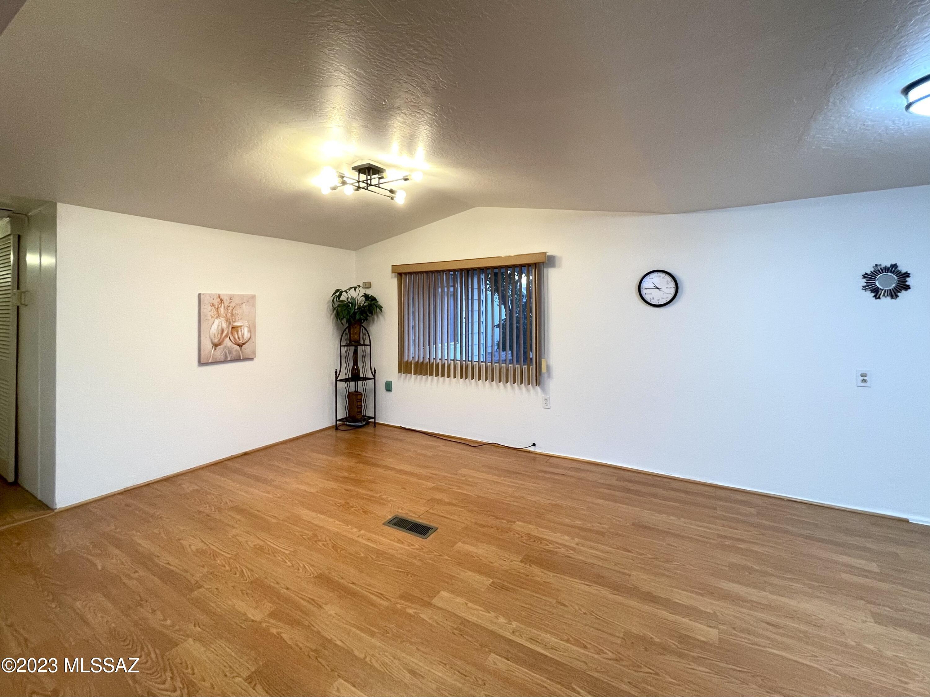 5841 West Rocking Cir Street Tucson, AZ 85713 - Photo 6 of 27 Gallery Image 6