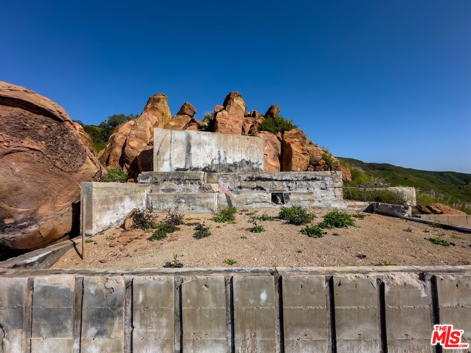 20520 Pinnacle Way Malibu, CA 90265 - Photo 12 of 30