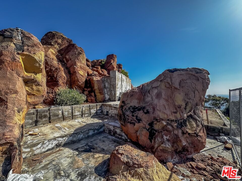 20520 Pinnacle Way Malibu, CA 90265 - Photo 15 of 30