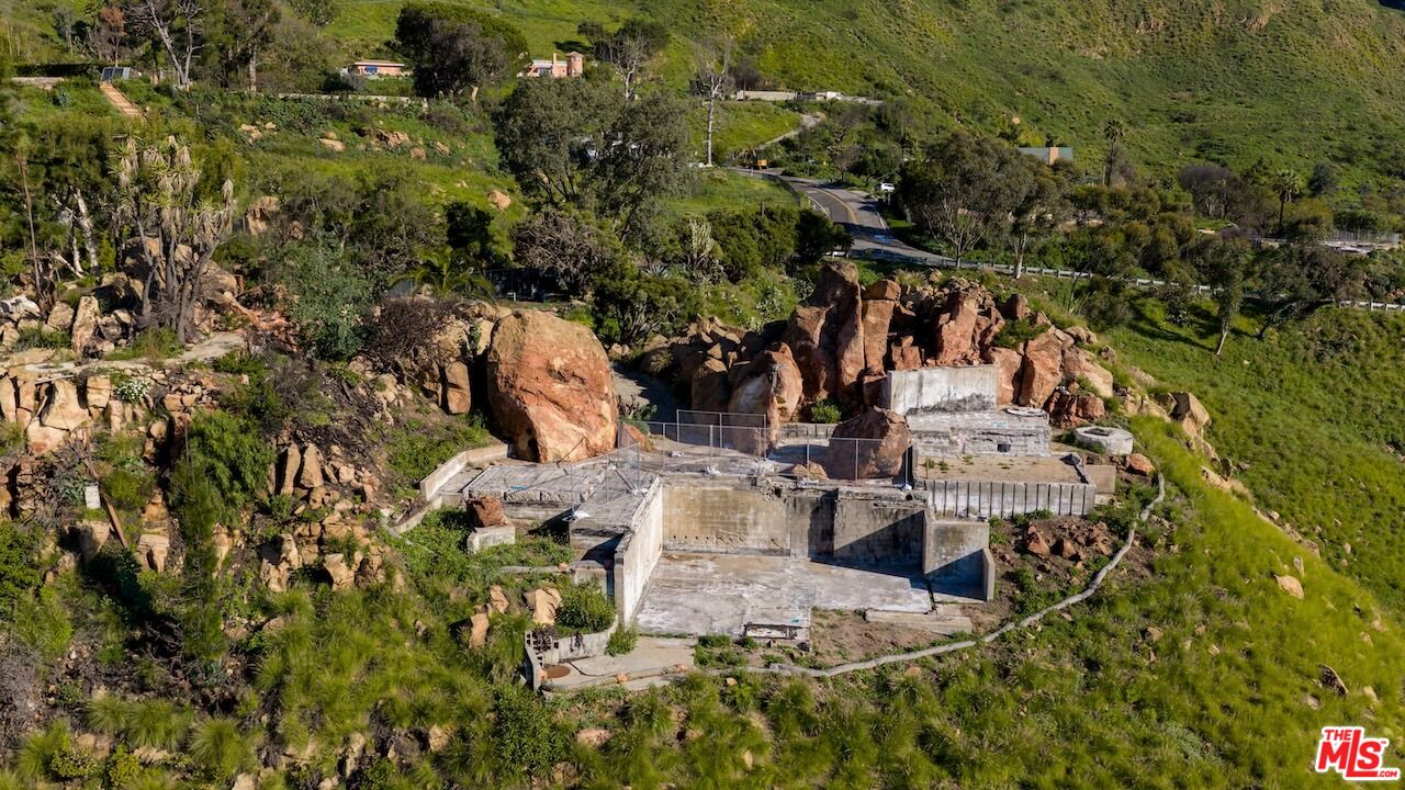 20520 Pinnacle Way Malibu, CA 90265 - Photo 5 of 30