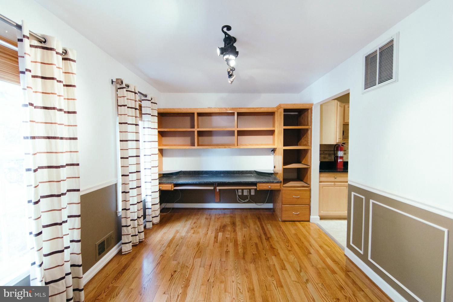 2416 Alsop Court Reston, VA 20191 - Photo 3 of 27 Dining Room