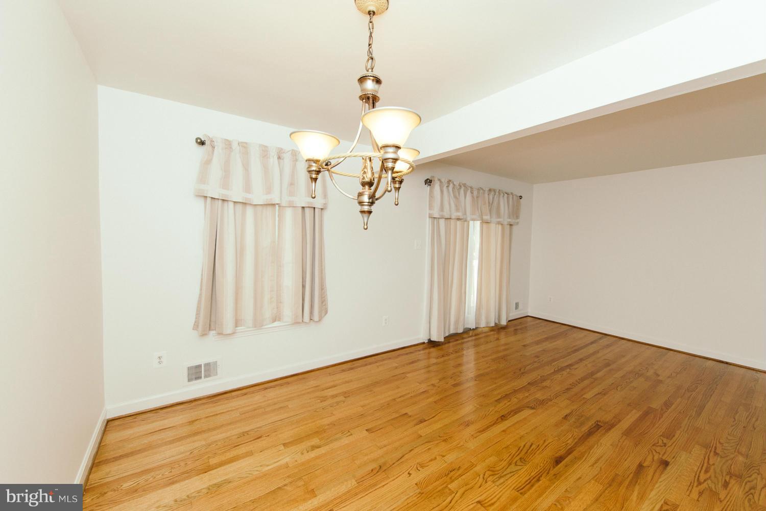 2416 Alsop Court Reston, VA 20191 - Photo 8 of 27 Bedroom