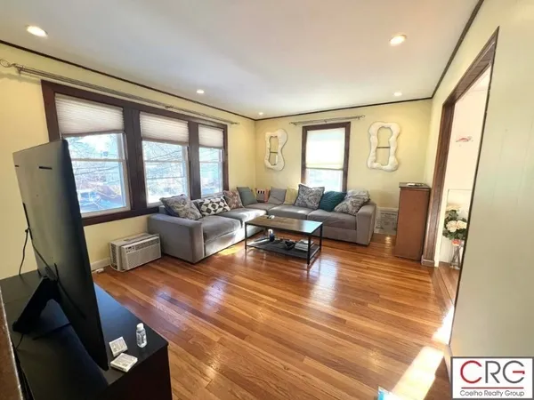 $3,000 | 9 Melbourne Avenue, Unit 2, Newton, MA 02460