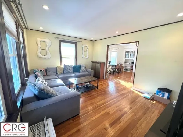 $3,000 | 9 Melbourne Avenue, Unit 2, Newton, MA 02460