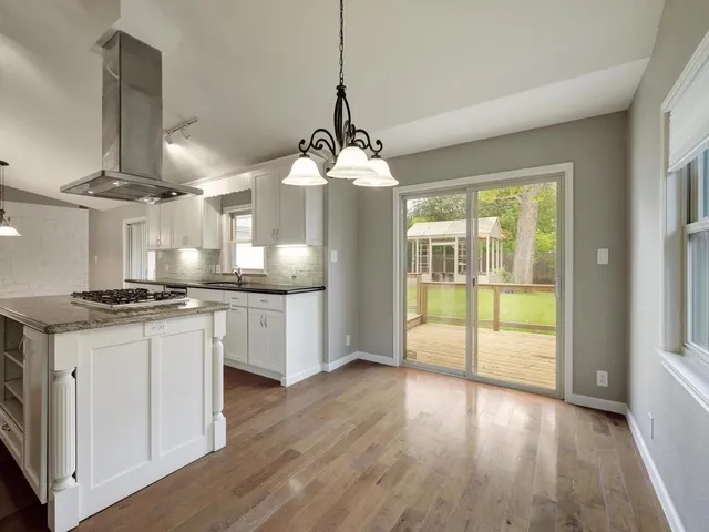 $3,800 | 2905 Perry Lane, Austin, TX 78731