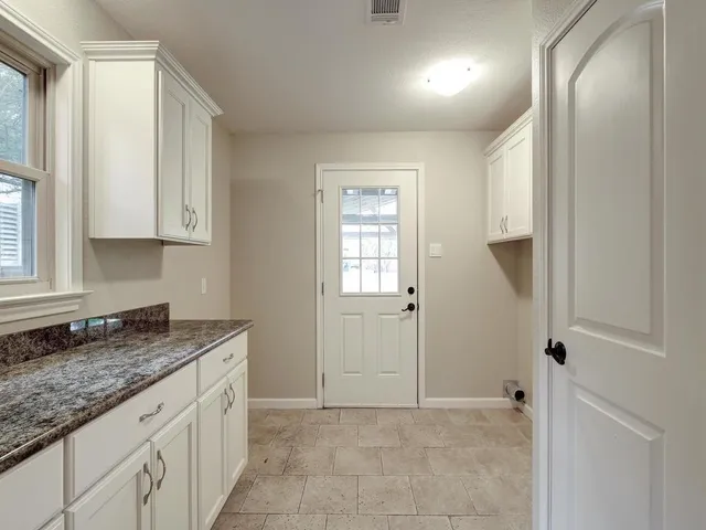 $3,800 | 2905 Perry Lane, Austin, TX 78731