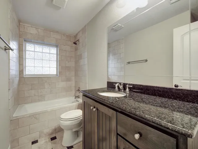 $3,800 | 2905 Perry Lane, Austin, TX 78731