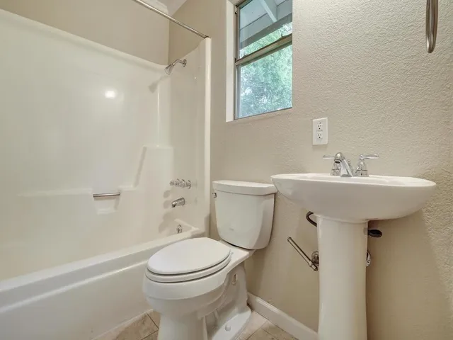 $3,800 | 2905 Perry Lane, Austin, TX 78731