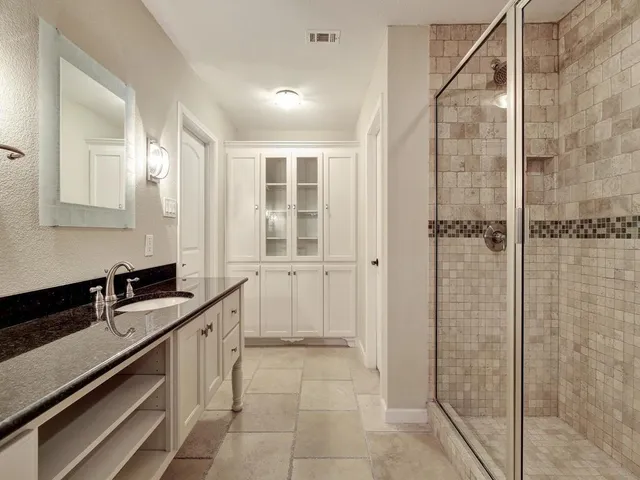 $3,800 | 2905 Perry Lane, Austin, TX 78731