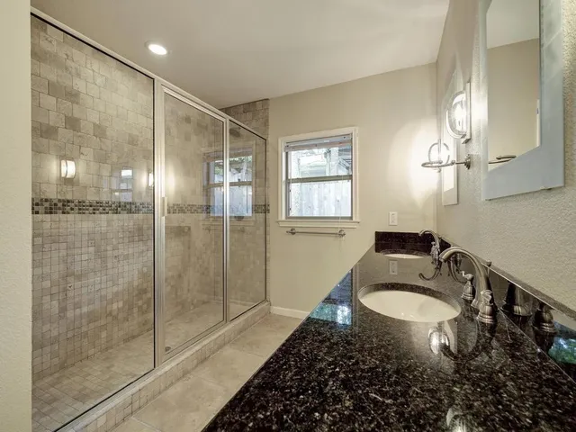 $3,800 | 2905 Perry Lane, Austin, TX 78731