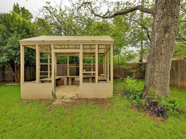 $3,800 | 2905 Perry Lane, Austin, TX 78731