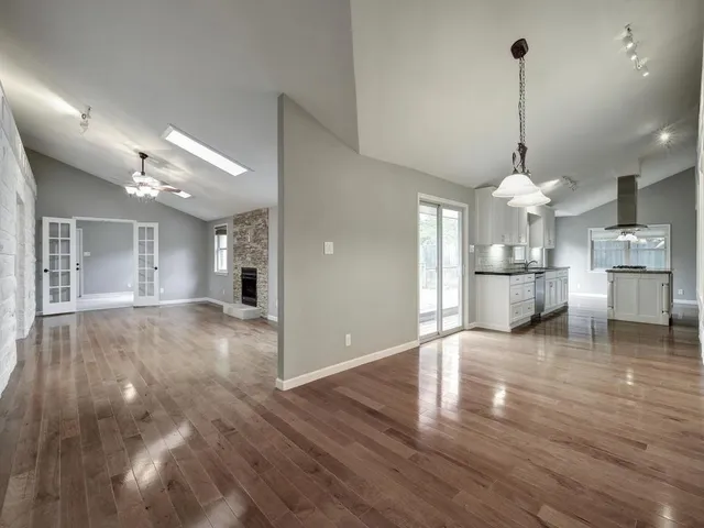 $3,800 | 2905 Perry Lane, Austin, TX 78731