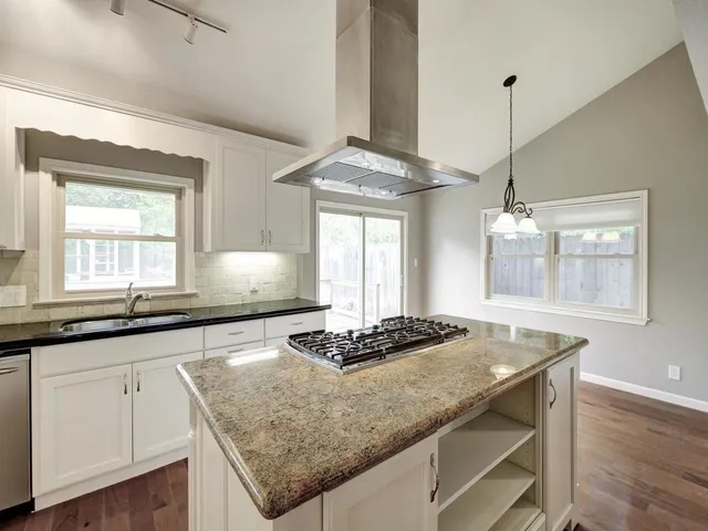 $3,800 | 2905 Perry Lane, Austin, TX 78731