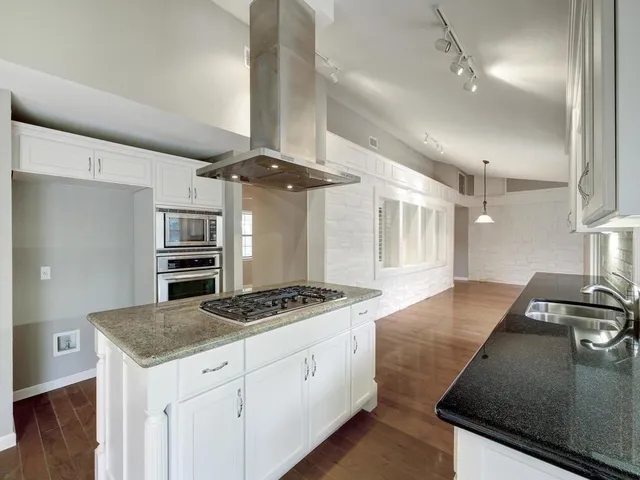 $3,800 | 2905 Perry Lane, Austin, TX 78731