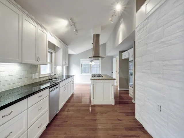 $3,800 | 2905 Perry Lane, Austin, TX 78731