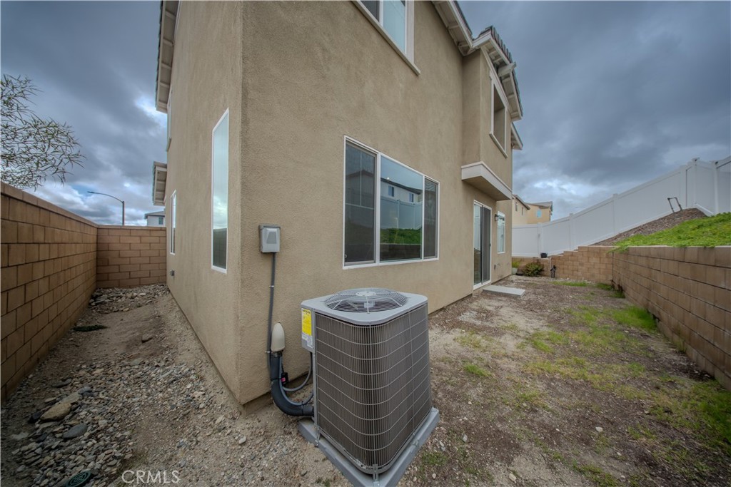 364 Castaic Way Rialto, CA 92377 - Photo 63 of 73