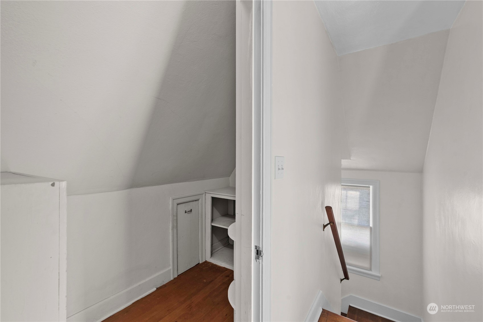 618 Hawthorne Street Wenatchee, WA 98801 - Photo 16 of 37 a view of a hallway with closet