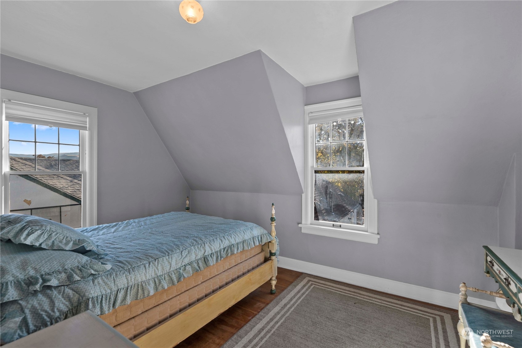 618 Hawthorne Street Wenatchee, WA 98801 - Photo 17 of 37 a bedroom with a bed and a window