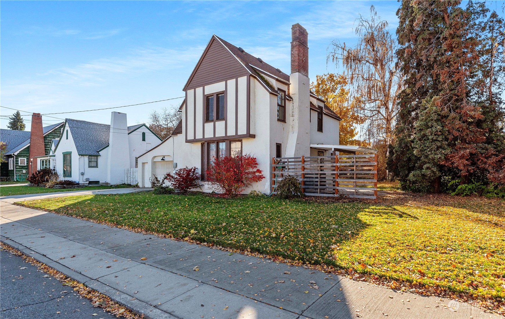 618 Hawthorne Street Wenatchee, WA 98801 - Photo 2 of 37 a view of a house with a yard