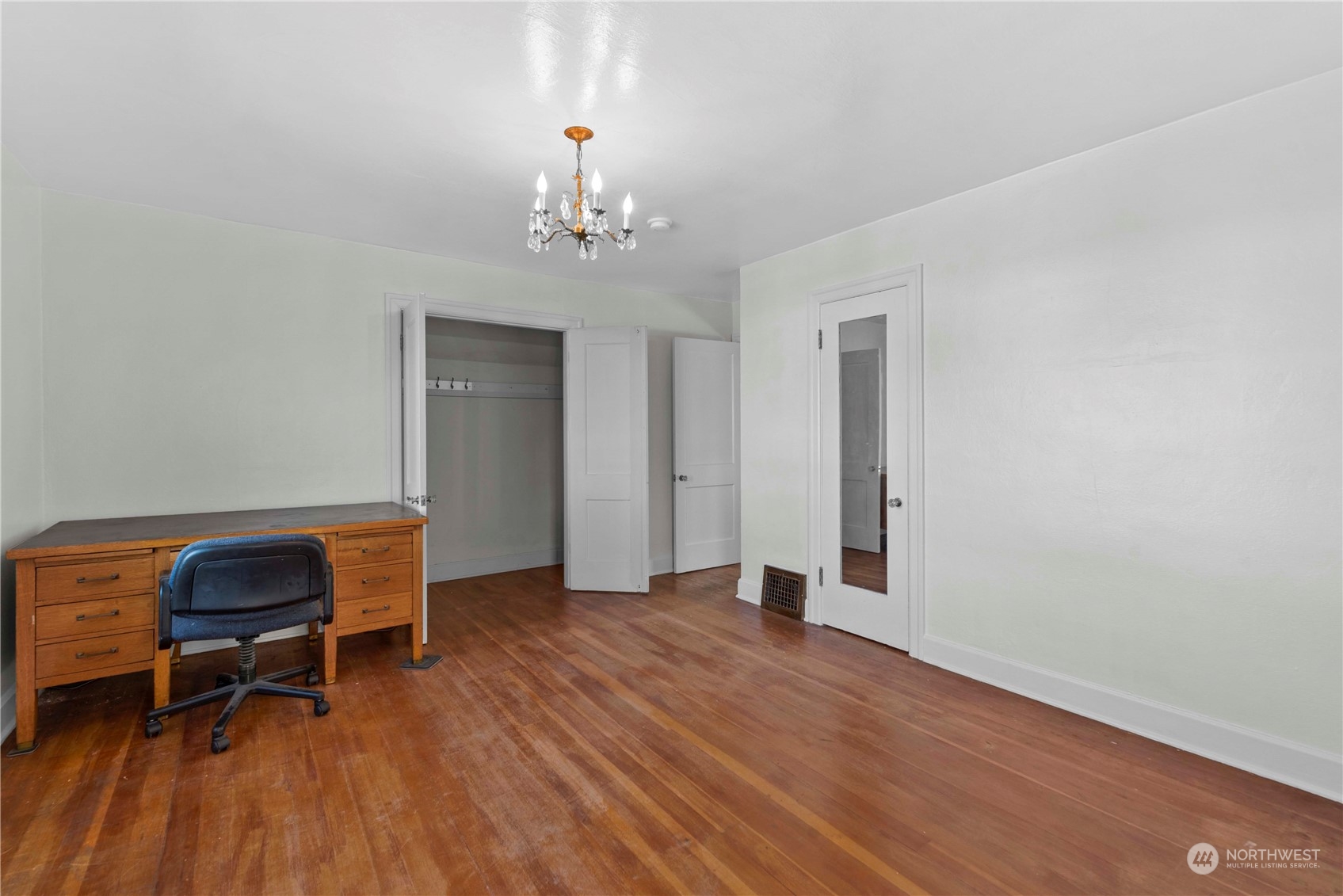 618 Hawthorne Street Wenatchee, WA 98801 - Photo 21 of 37 a view of a room with wooden floor and workspace
