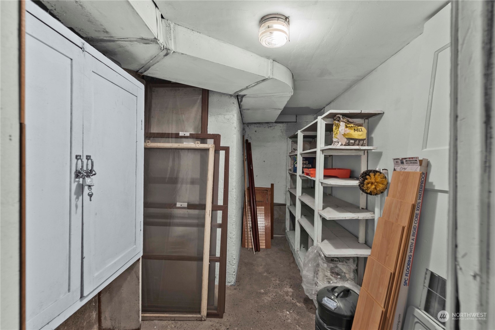 618 Hawthorne Street Wenatchee, WA 98801 - Photo 26 of 37 a view of a walk in closet