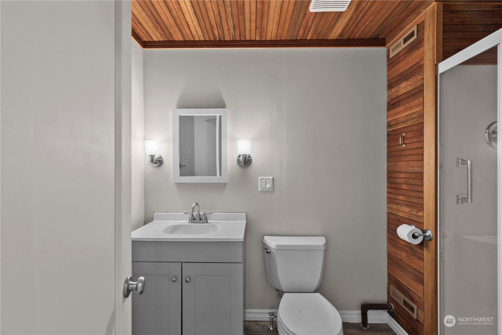 618 Hawthorne Street Wenatchee, WA 98801 - Photo 29 of 37 a bathroom with a toilet a sink and mirror