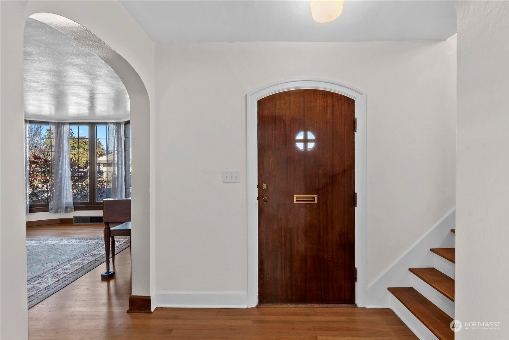 618 Hawthorne Street Wenatchee, WA 98801 - Photo 3 of 37 an entryway view with wooden floor and windows