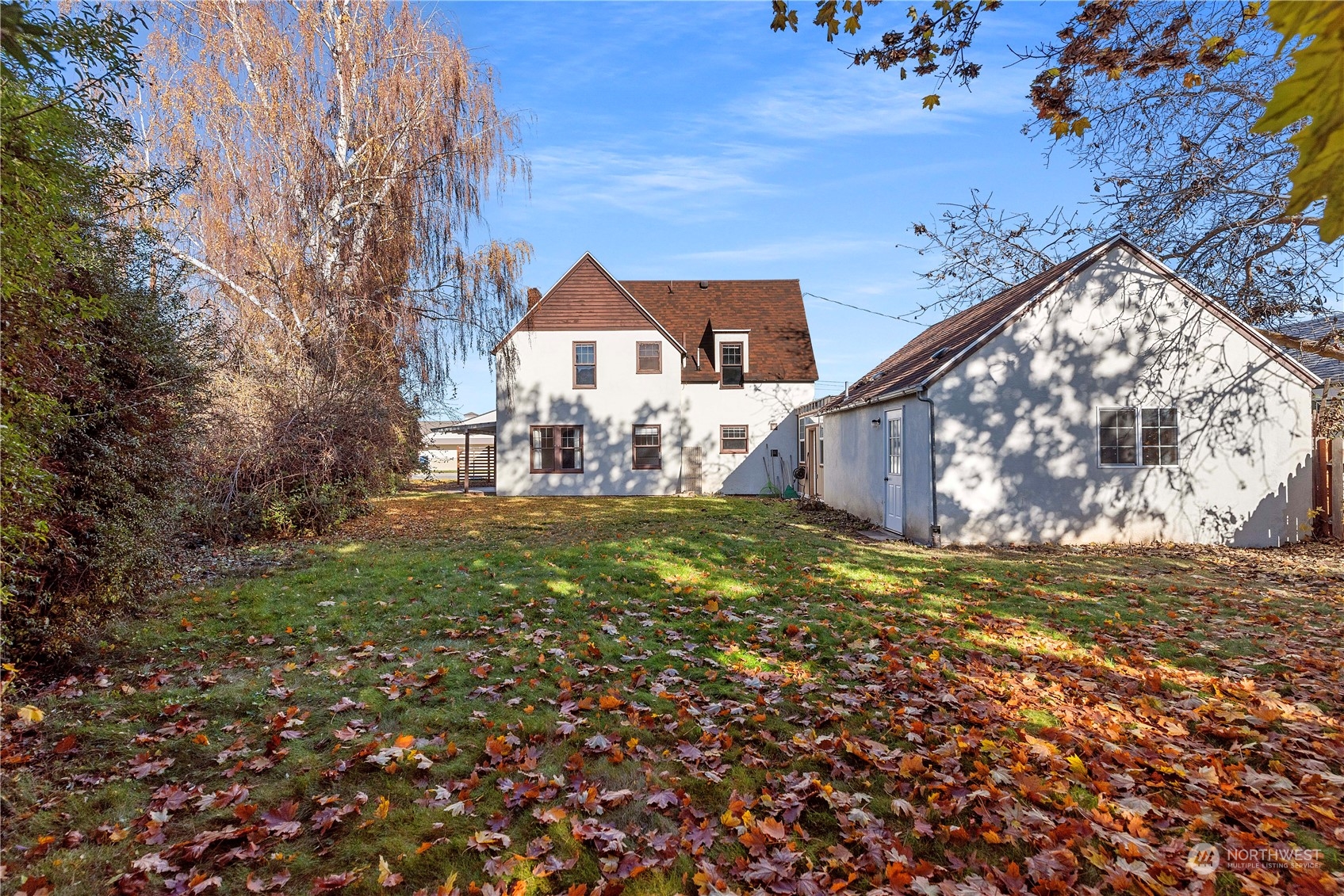 618 Hawthorne Street Wenatchee, WA 98801 - Photo 33 of 37 a view of a house with a yard