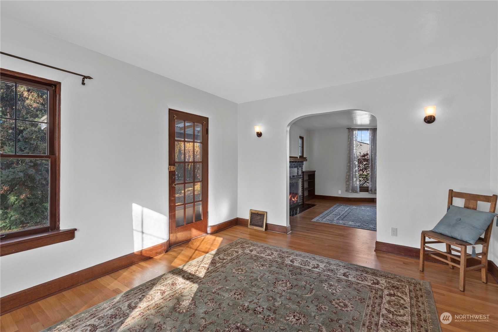618 Hawthorne Street Wenatchee, WA 98801 - Photo 10 of 37 a living room with furniture and a window