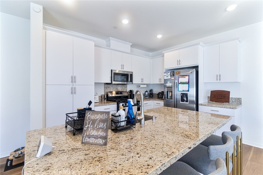 2448 Powell Drive Rialto, CA 92377 - Photo 3 of 33