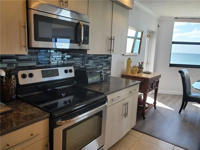 $6,000 | 1050 Longboat Club Road, Unit 1006, Longboat Key, FL 34228