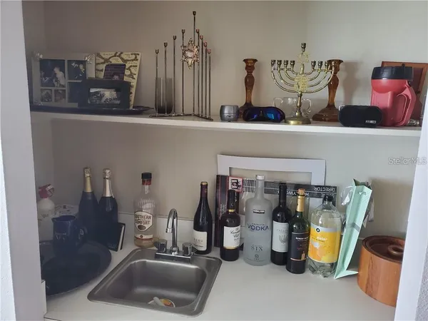 $6,000 | 1050 Longboat Club Road, Unit 1006, Longboat Key, FL 34228