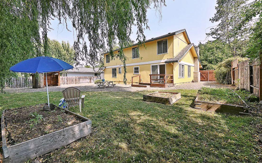 2749 Aldersgate Road Medford, OR 97504 - Photo 32 of 36 side bacyard jaedit