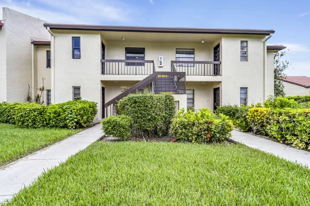 $320,000 | 8535 Casa Del Lago, Unit F, Boca Raton, FL 33433