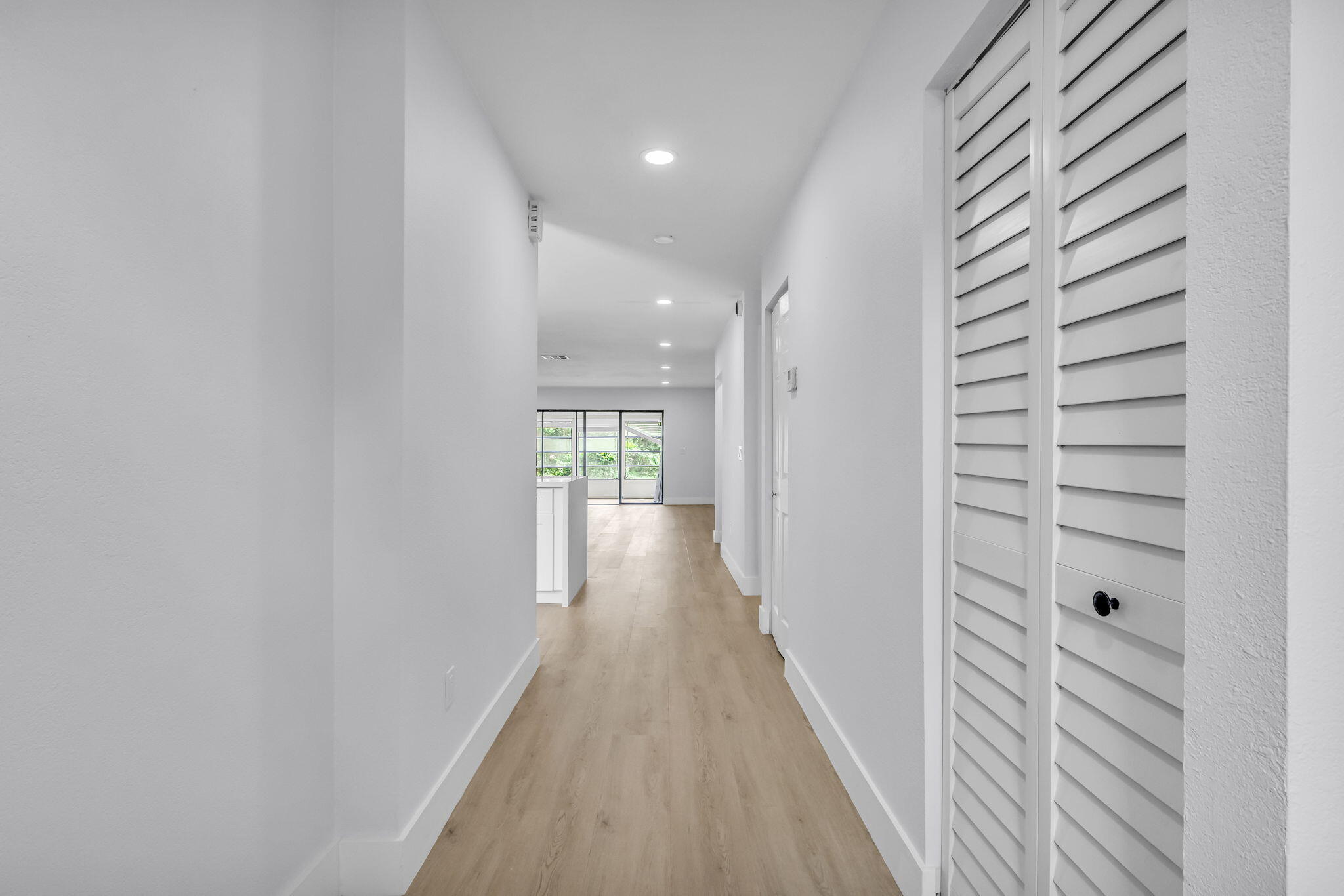 8535 Casa Del Lago, Unit F Boca Raton, FL 33433 - Photo 4 of 42 22-web-or-mls-IMG_4794