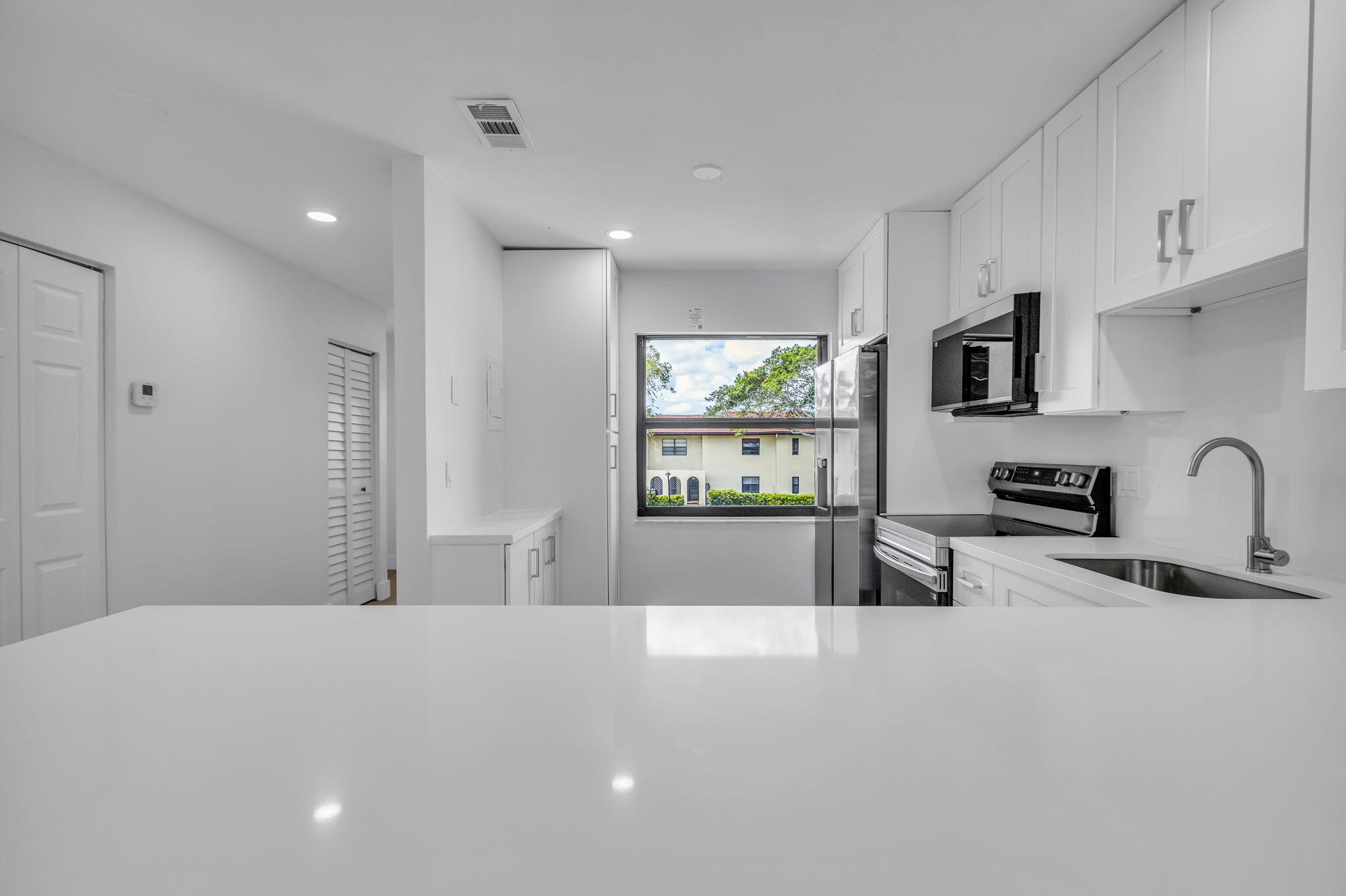 8535 Casa Del Lago, Unit F Boca Raton, FL 33433 - Photo 8 of 42 28-web-or-mls-IMG_4812