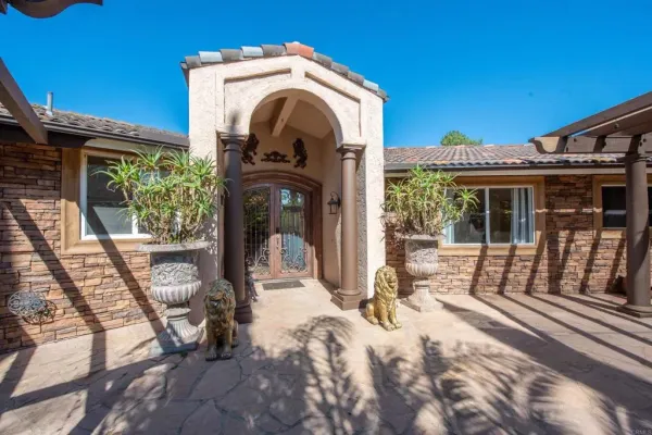 $4,850 | 2715 South Centre City Parkway, Escondido, CA 92025