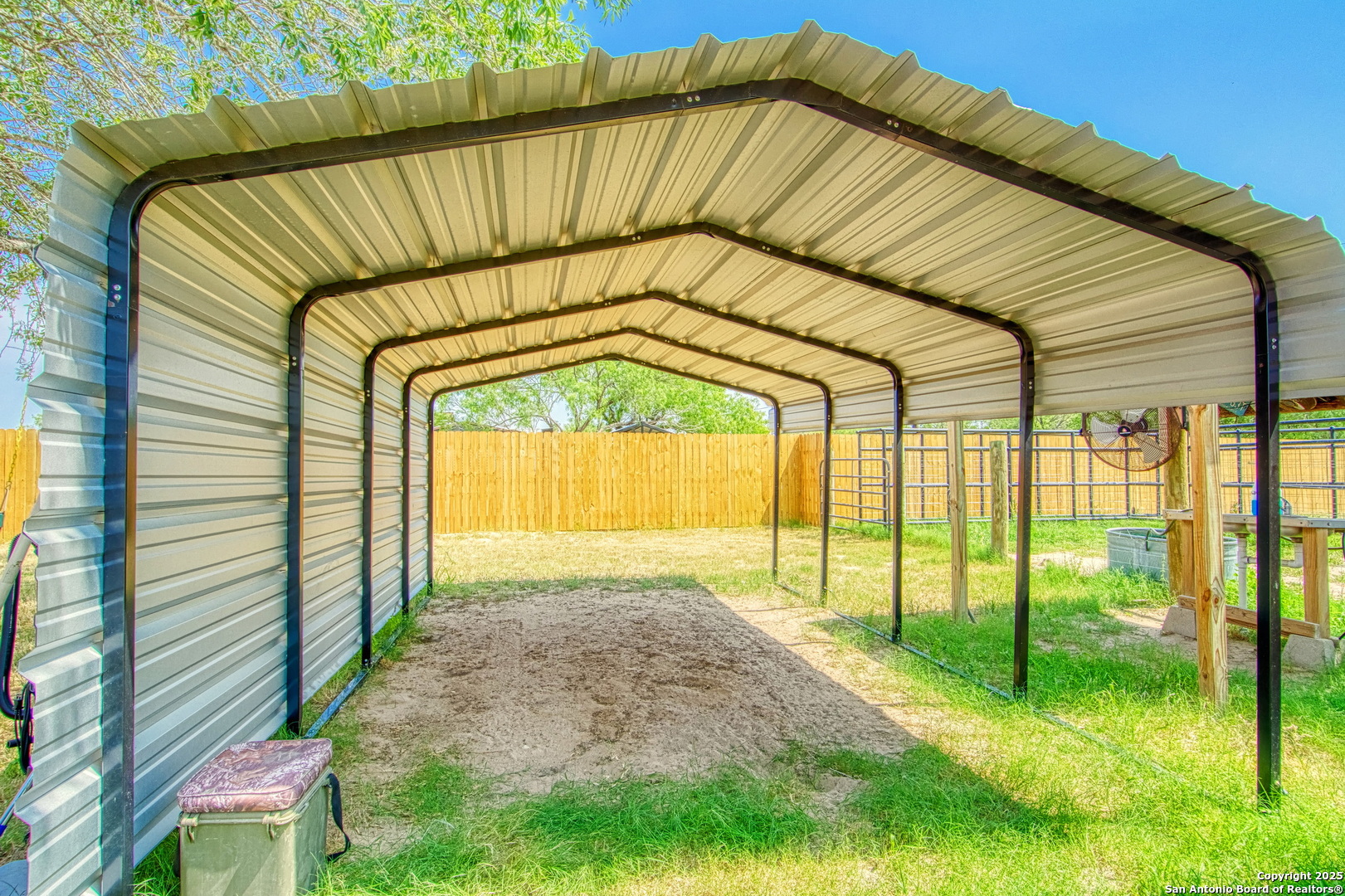 18883 La Gloria Road Elmendorf, TX 78112 - Photo 32 of 46 a view of an entryway