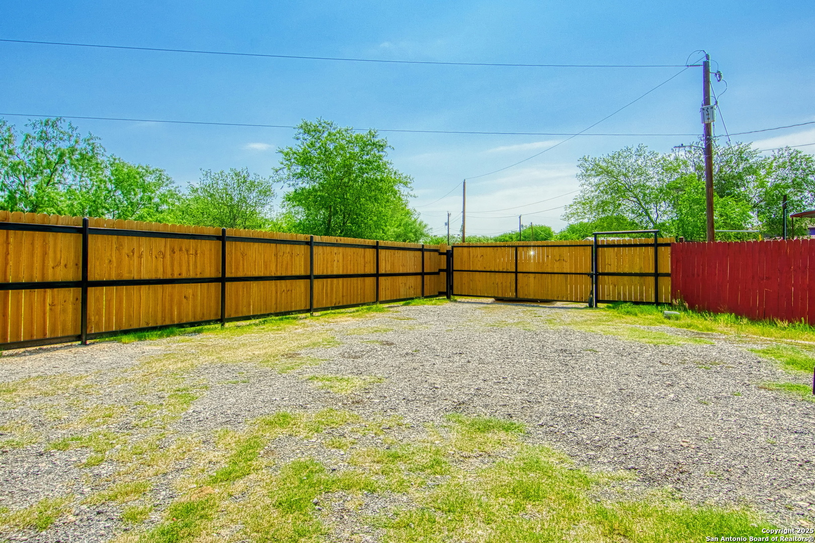 18883 La Gloria Road Elmendorf, TX 78112 - Photo 41 of 46 a view of outdoor space and yard