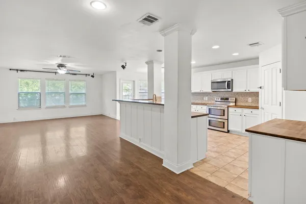 $2,100 | 789 Kingfisher Lane, Leander, TX 78641