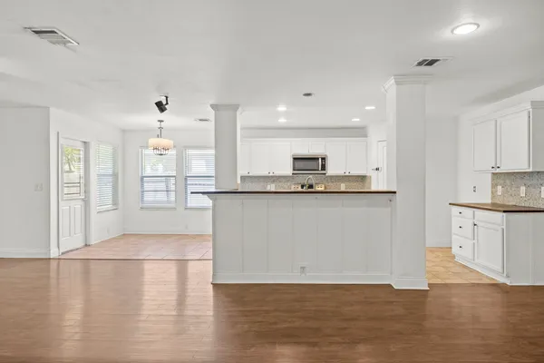 $2,100 | 789 Kingfisher Lane, Leander, TX 78641