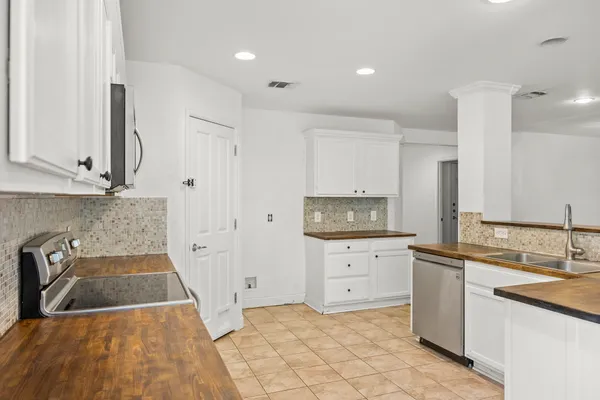 $2,100 | 789 Kingfisher Lane, Leander, TX 78641