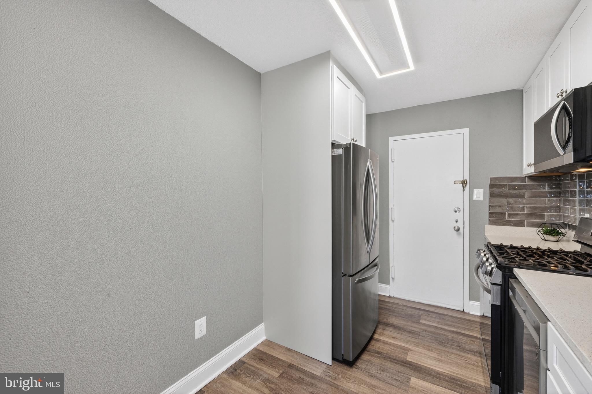 1121 University Boulevard West, Unit 912B Silver Spring, MD 20902 - Photo 8 of 29 Space for a table!