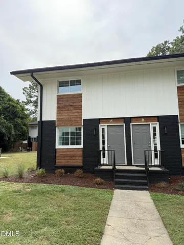a front view of house with yard