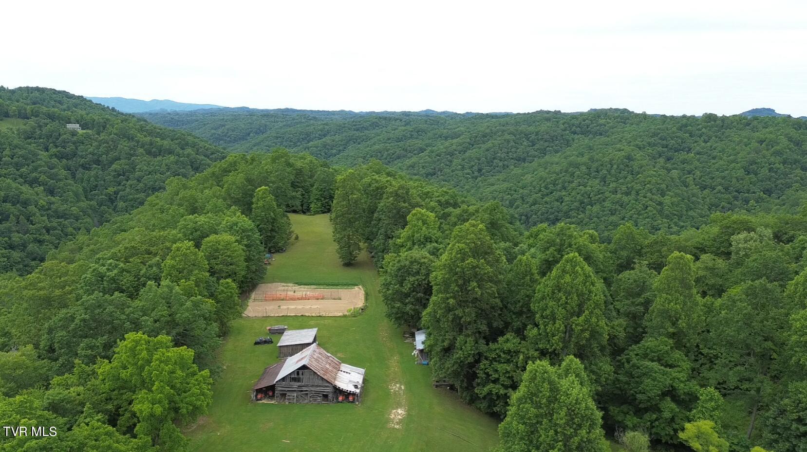 639 Dream Farm Road Birchleaf, VA 24220 - Photo 4 of 153 DSC00388