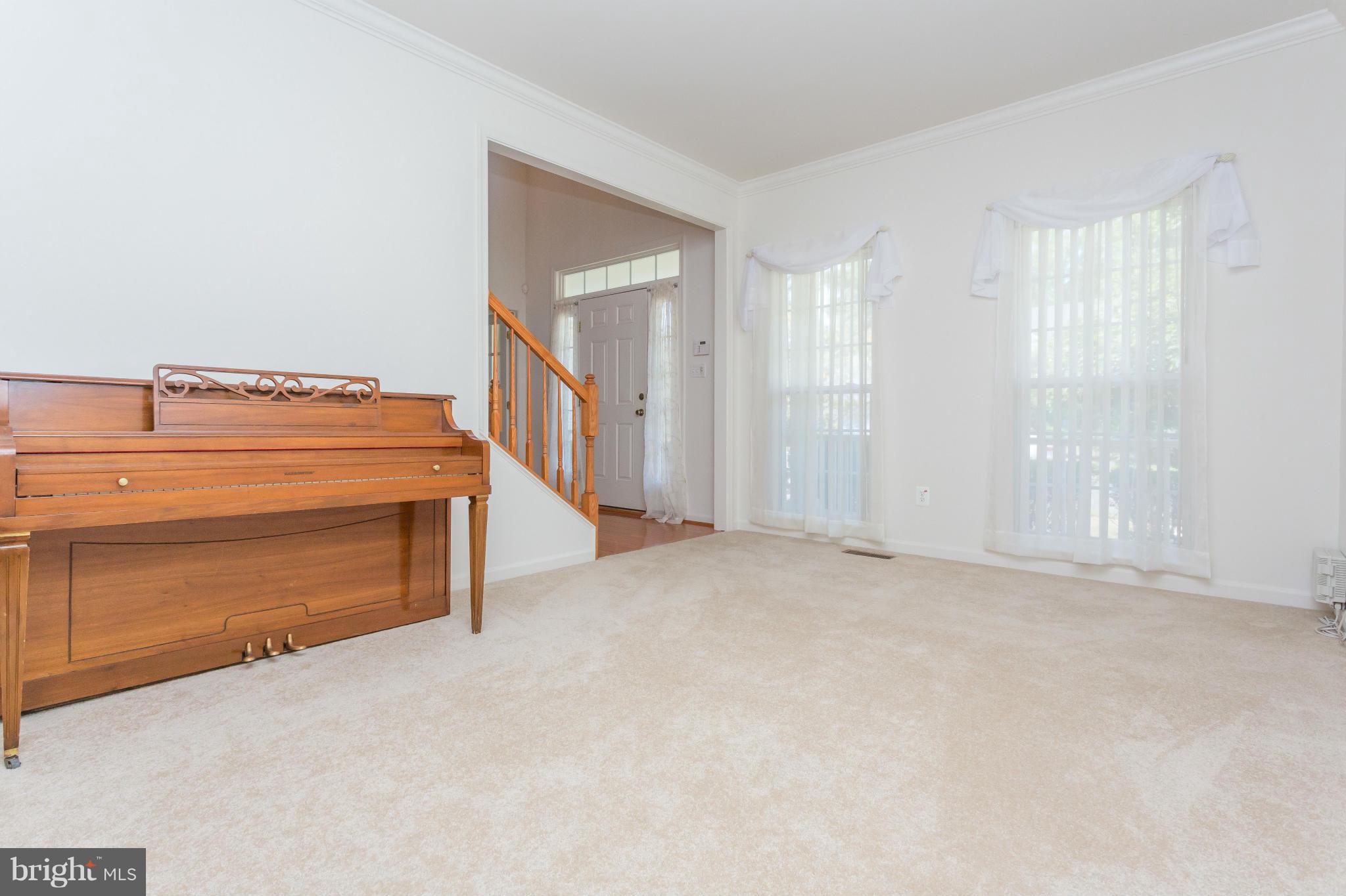 72 Riggs Road Fredericksburg, VA 22405 - Photo 6 of 29 Living Room