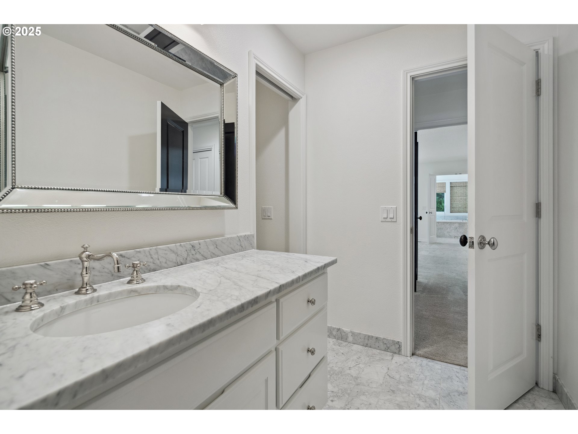 12723 Southwest Adrian Court Lake Oswego, OR 97034 - Photo 11 of 48